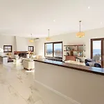 Willa Welcoming With Pool & Views! - Mirella Dagnente