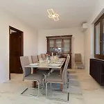 Welcoming With Pool & Views! - Mirella Вилла *