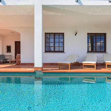 Welcoming With Pool & Views! - Mirella Willa Dagnente